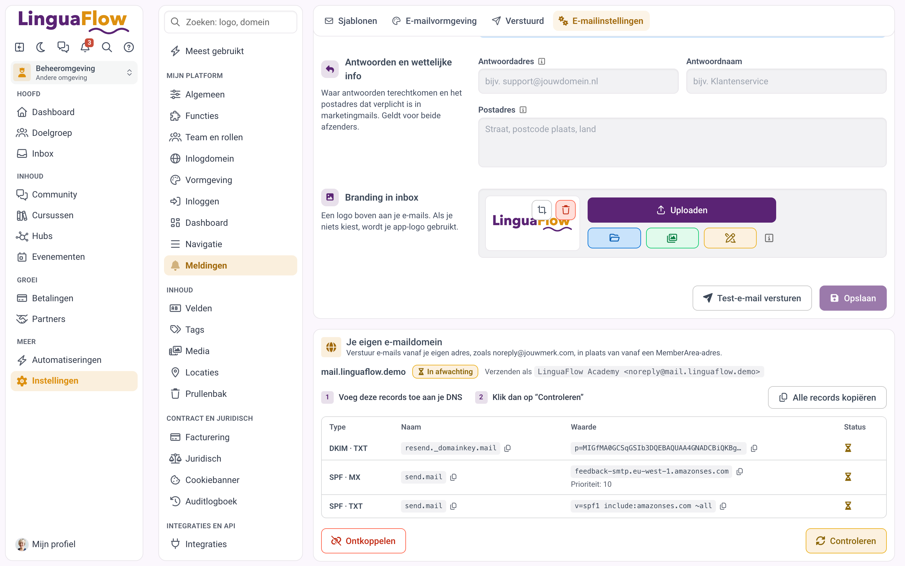 Het vak Je eigen e-maildomein met de status In afwachting en de DNS-records die je moet toevoegen.